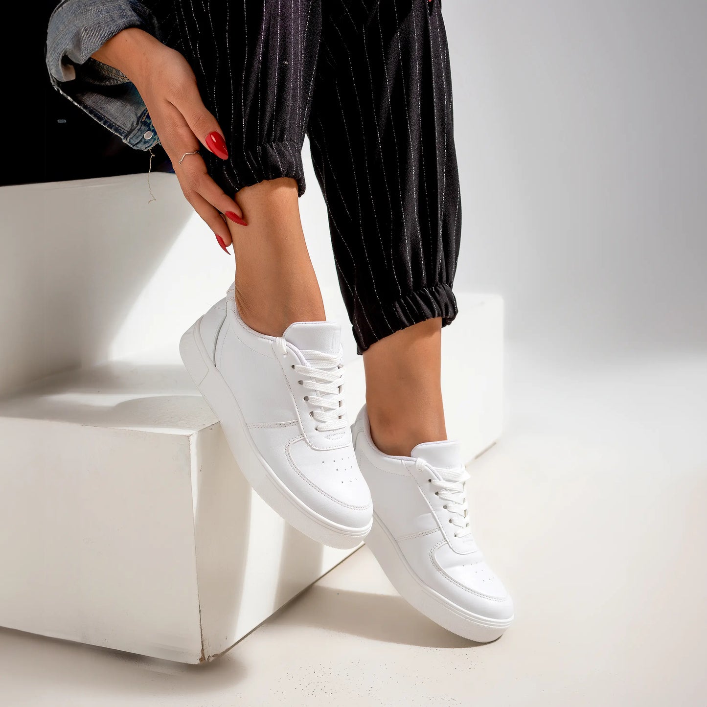 Cloud Walker Women Sneakers | White