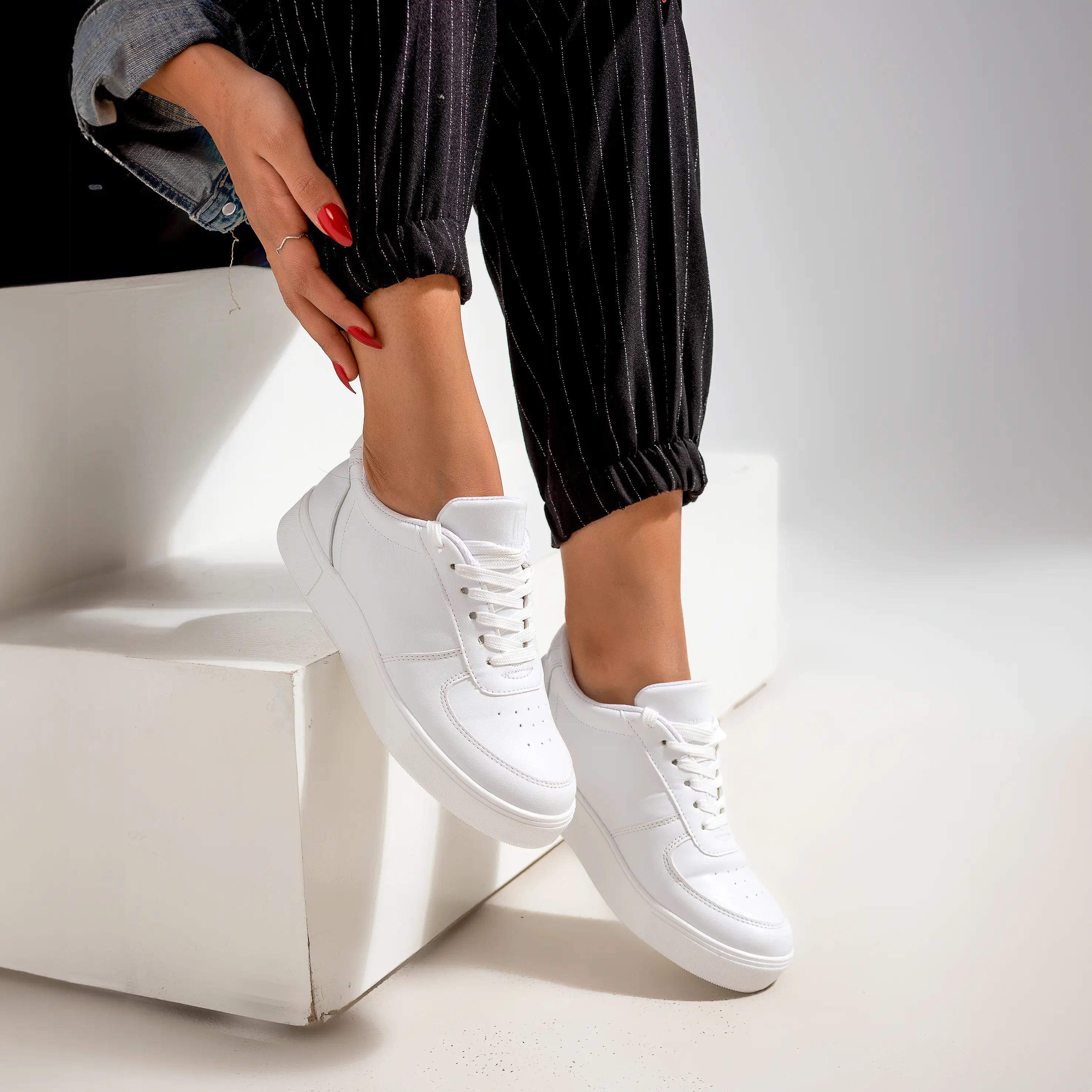 Cloud Walker Women Sneakers | White