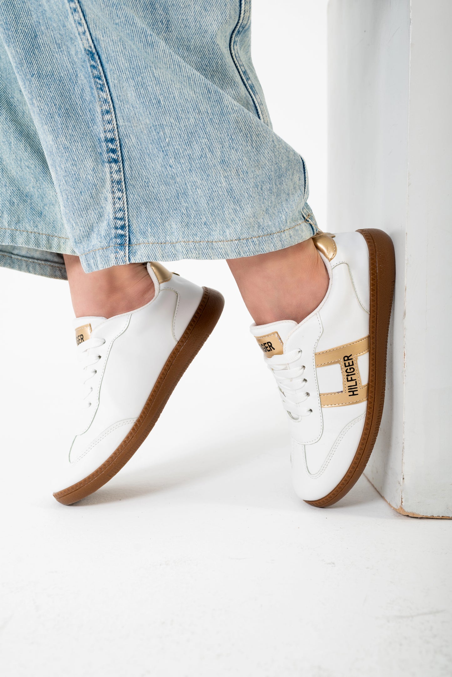 Core Flex women's Sneaker | Gold